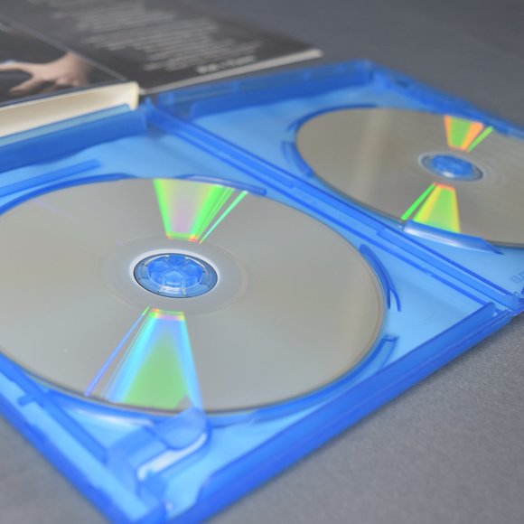 Twilight Saga Blu-ray DVD Movies 2009 2-Disc Deluxe Edition Excellent Pre-Owned - Picture 9 of 11